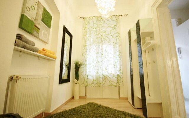 Luxury City Center Apartment