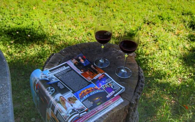Apartment in a farmhouse with swimming pool