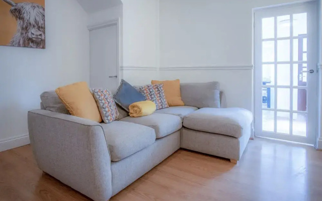 Ivy Cellar - 1 Bedroom Apartment - Tenby