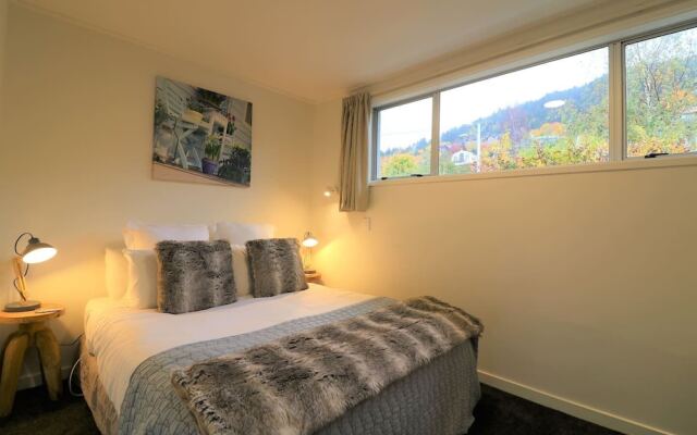 Central City Apartment, Parking, Bay Views