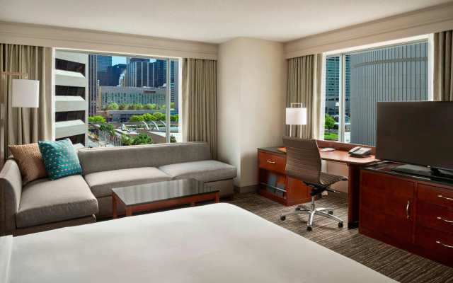 Marriott Downtown at CF Toronto Eaton Centre - Image 4