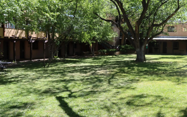 Sagebrush Inn & Suites
