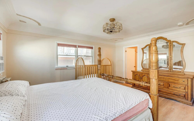 Beachfront Home ~ 7 Mi to Cape May!