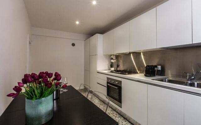 Charming Apartment on the Grand Canal R&R