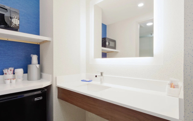 Holiday Inn Express & Suites Phoenix - Tempe by IHG