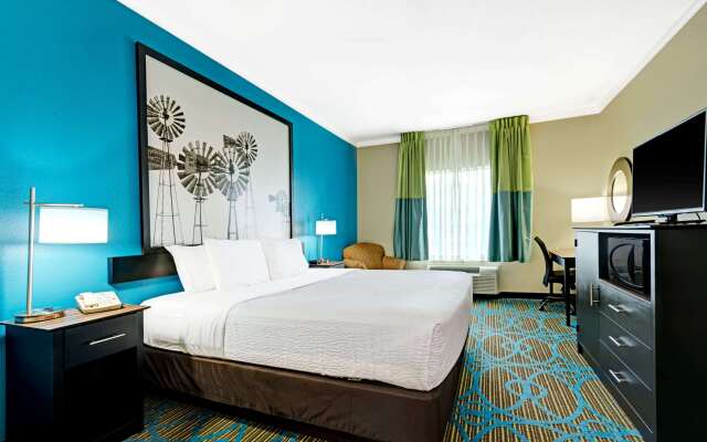 Super 8 by Wyndham San Antonio/Alamodome Area