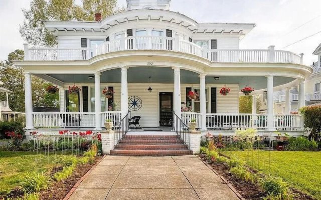 The Edenton Collection-Captain's Quarters Inn