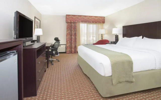 Holiday Inn Minot Riverside
