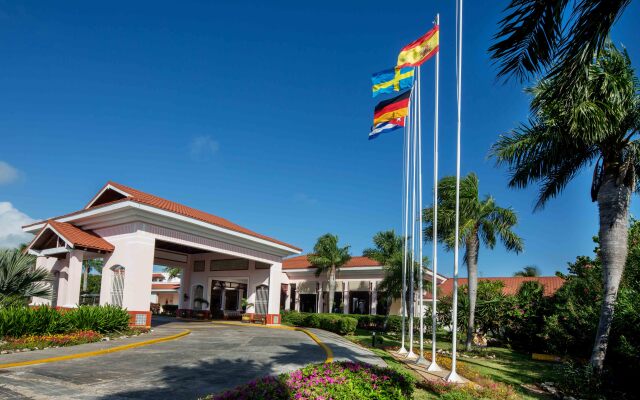Memories Paraiso Azul Beach Resort