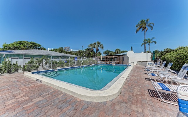 Sun Plaza West Unit 204