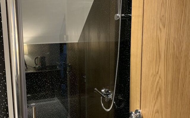 The Waves Bar Cafe B and B Hotel