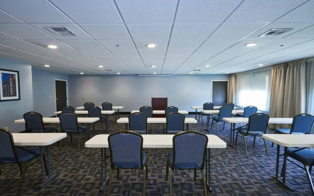 Holiday Inn Express & Suites Birmingham South - Pelham by IHG