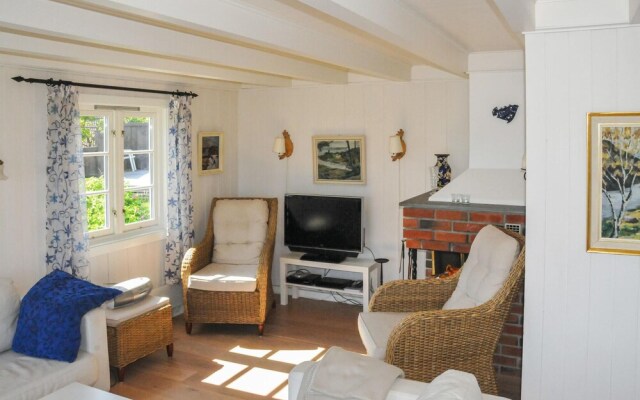 Beautiful Home in Flekkerøy With 4 Bedrooms and Wifi