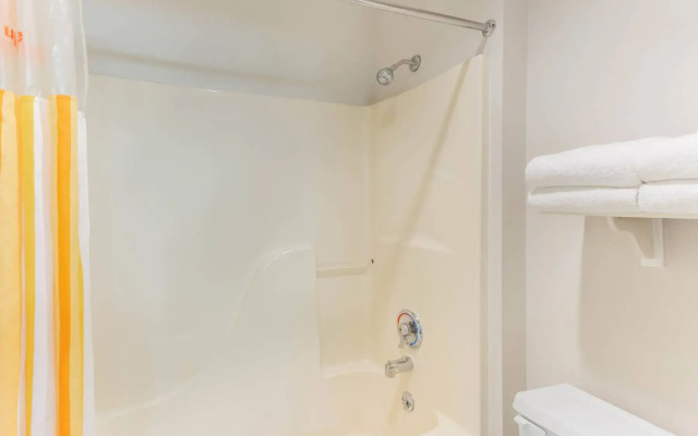 La Quinta Inn & Suites by Wyndham Chicago Gurnee