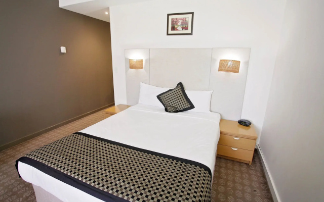 Golden Pebble Hotel