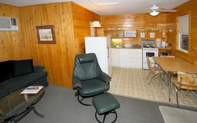 Spectacle Lake Lodge