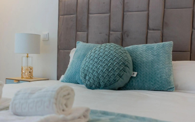 Stunning Apartment w/ Free Parking by LovelyStay