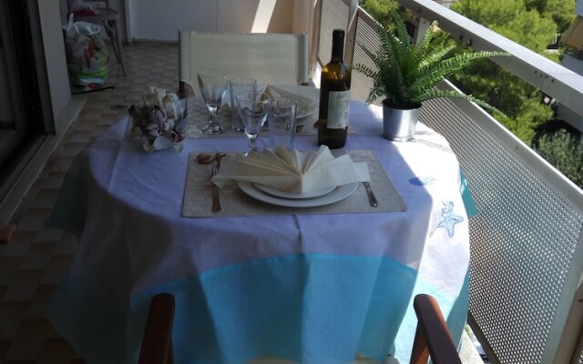 Top Floor Cozy Apartment near Beach