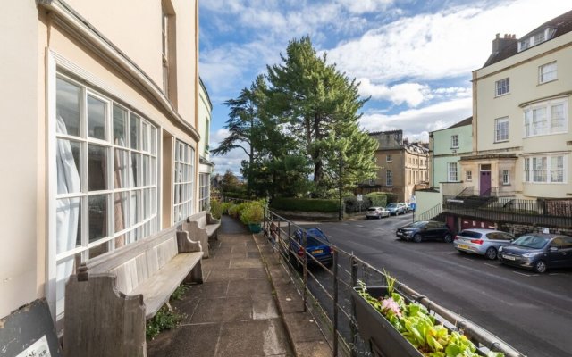 Bright & Quirky 3BD Home - Wellington Terrace!