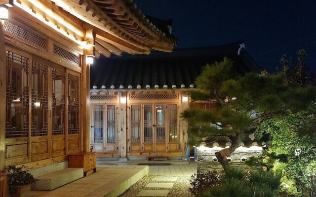 Wiyeonjae Hanok Stay