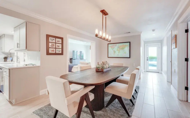 Walkable Waterfront Paradise: Home in Clearwater!