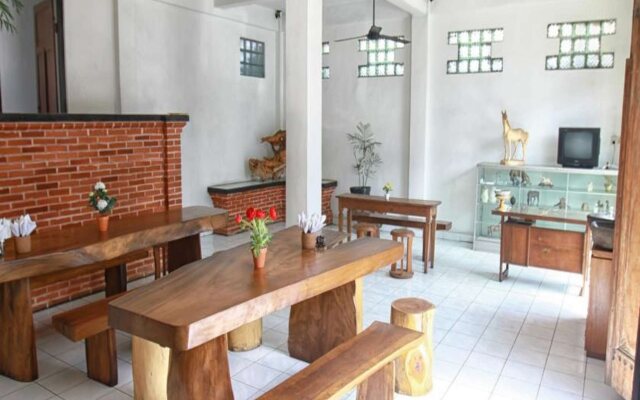 Halaman Depan Hostel