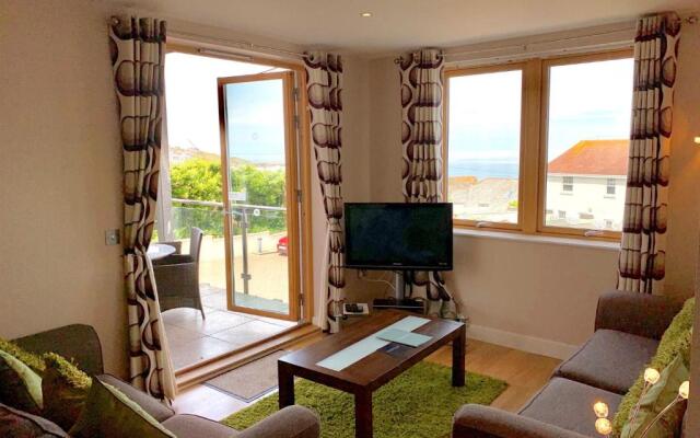 Ground Floor 2-Bedroom Apartment - Fistral Beach