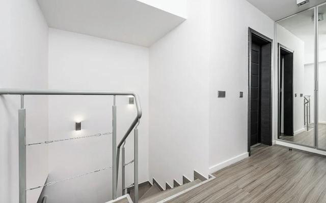 Lumina luxury 2-level apart with parking