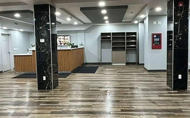 Ramada by Wyndham West Edmonton Hotel & Suites