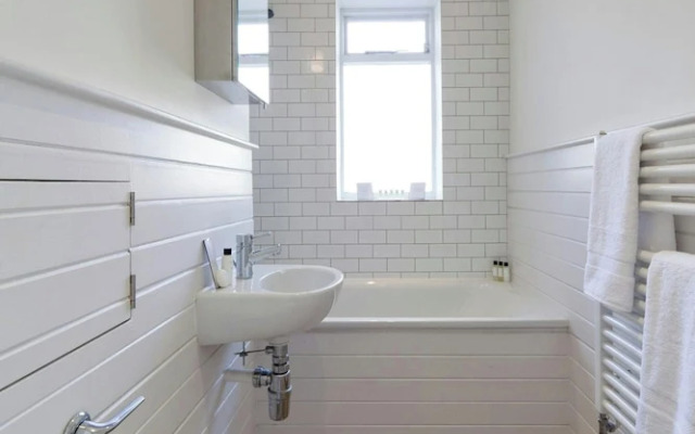 Bassett Road IV by Onefinestay