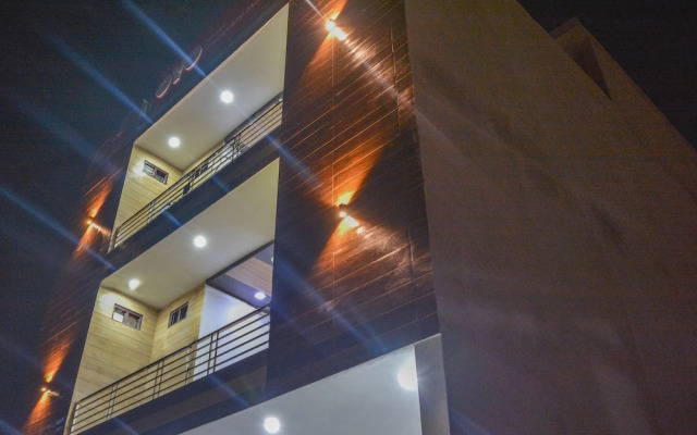 OYO 49906 Hotel Discovery Inn