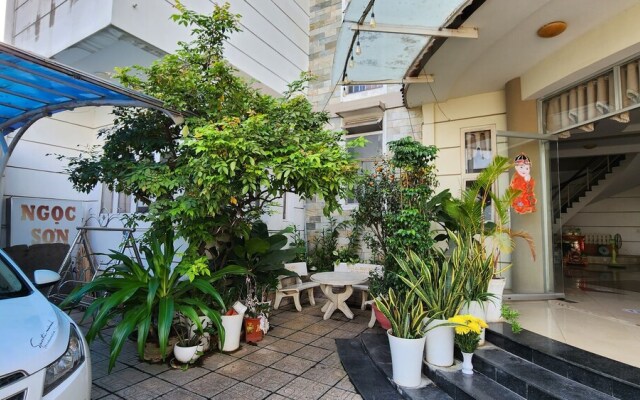 Ngoc Son Hotel
