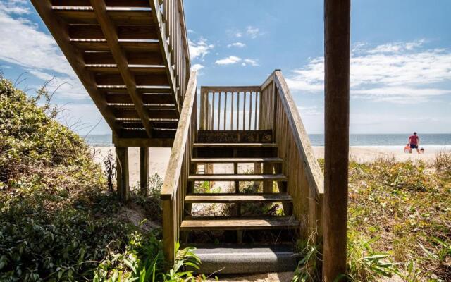 Windward Mark by Oak Island Accommodations