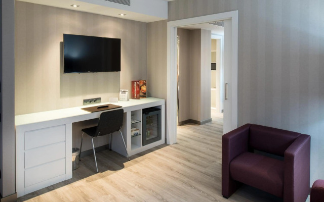 The Athenaeum Hotel & Residences