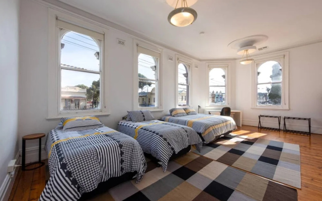Private Unit in Heritage Building in Fitzroy North – Guest Rooms – Melbourne