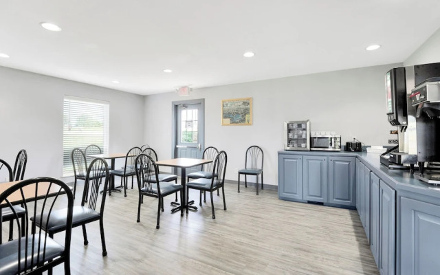 Schmidt's Creek Hotel