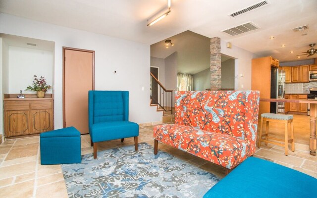 Retro Vegas Utopia Sleeps 14 with Pool