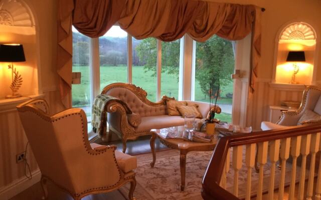 Plas Y Dderwen Bed and Breakfast
