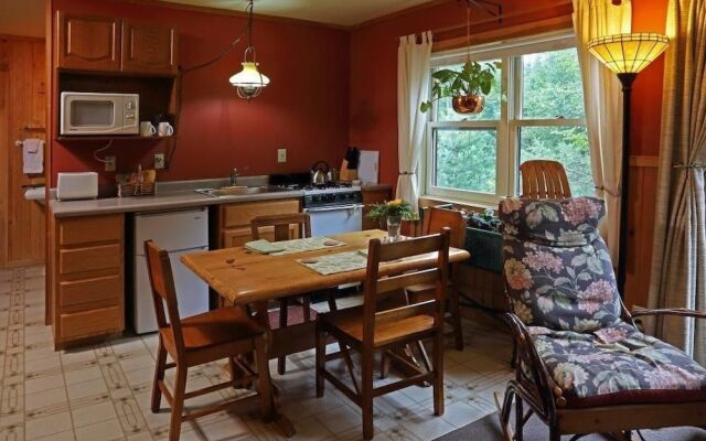 Poplar Creek Guesthouse Bed & Breakfast