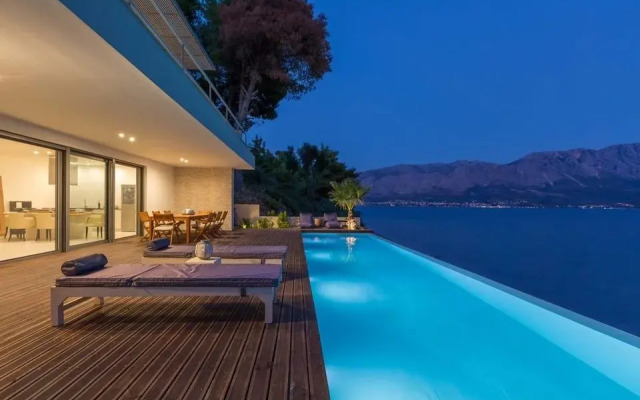 Villa Kastos-Beachfront Villa
