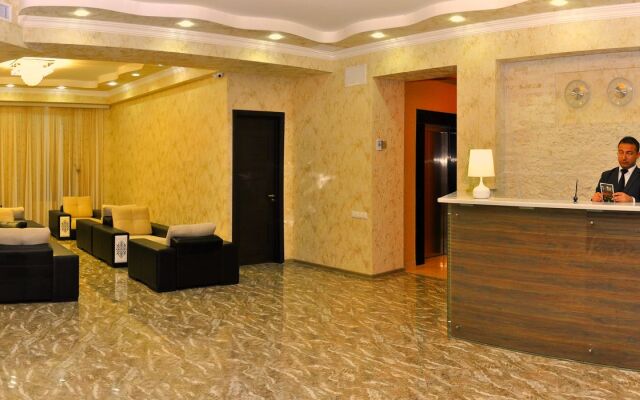 L Plaza Hotel