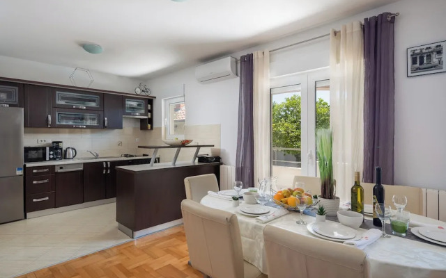 Sunshine Holiday Home