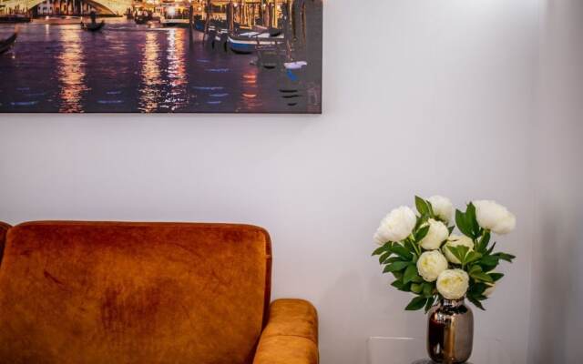 SQUARE MEYERBEER AP4178 By Riviera Holiday Homes