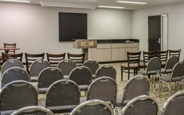 Quality Inn & Suites at Airport Blvd I-65