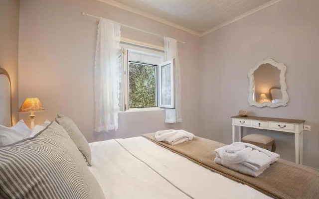 Chryssa Villa - Sun - Splashed Romantic