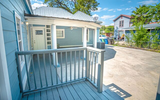 Remodeled Historic 1BR 1BA House Near Downtown