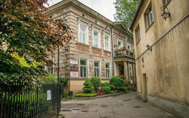 Red Kurka Apartments