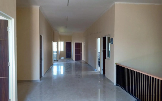 OYO 1957 Riverside Residence