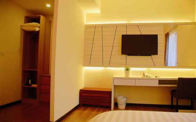 iStay Hotel by OYO Rooms