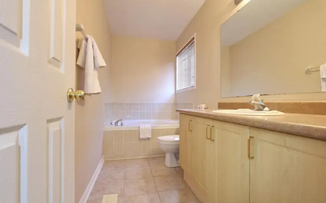 Pelicanstay in Churchill Meadows